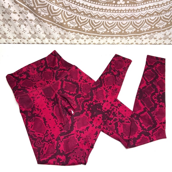 Lululemon red animal print leggings size 2 - Picture 3 of 6